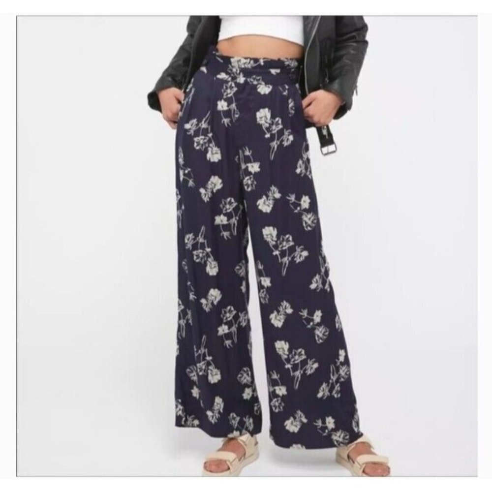 COPY - Urban Outfitters Wide Leg Floral Pants Size 4 Paperback Waist Pockets Hi…